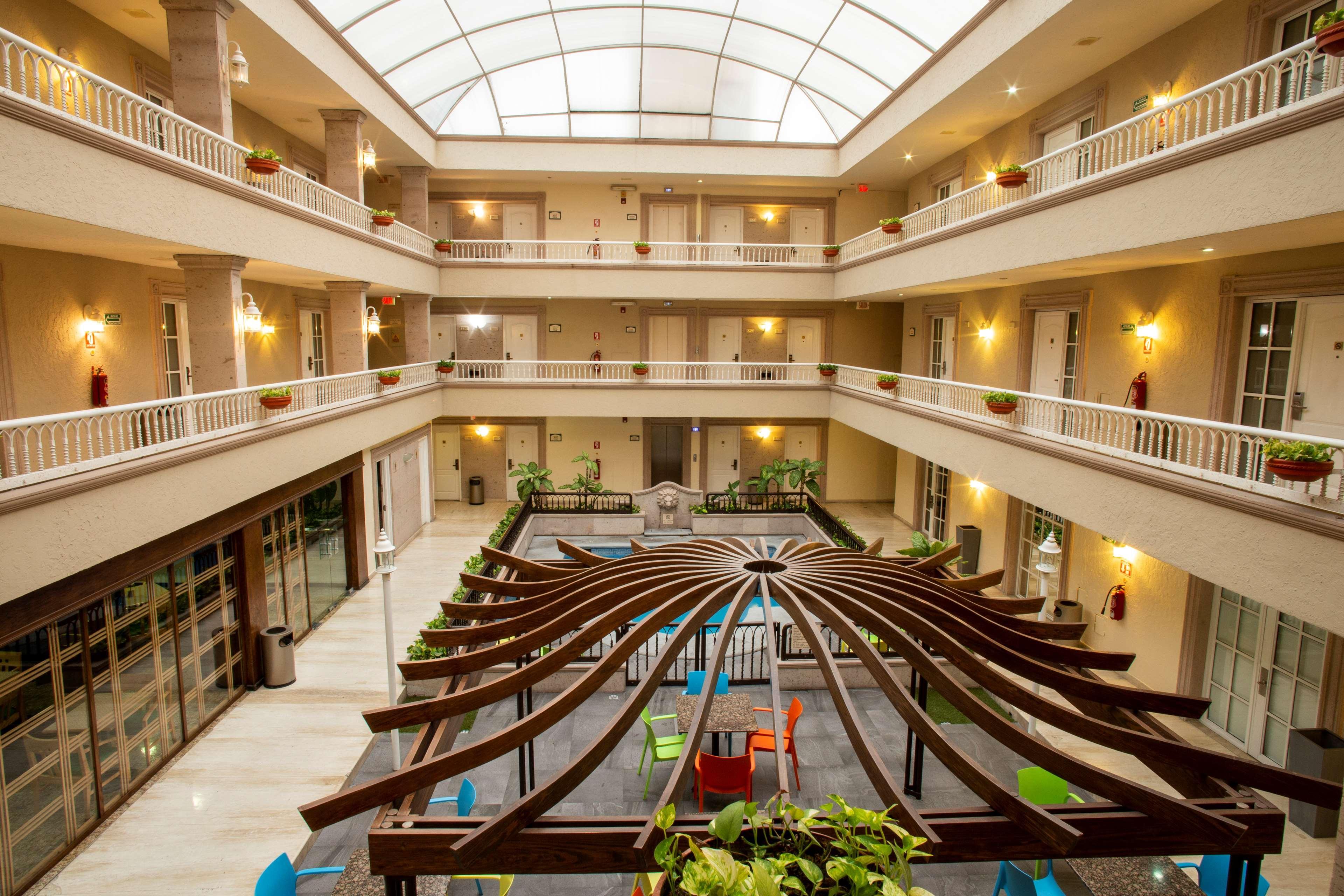 Best Western Plus Monterrey Colon Экстерьер фото