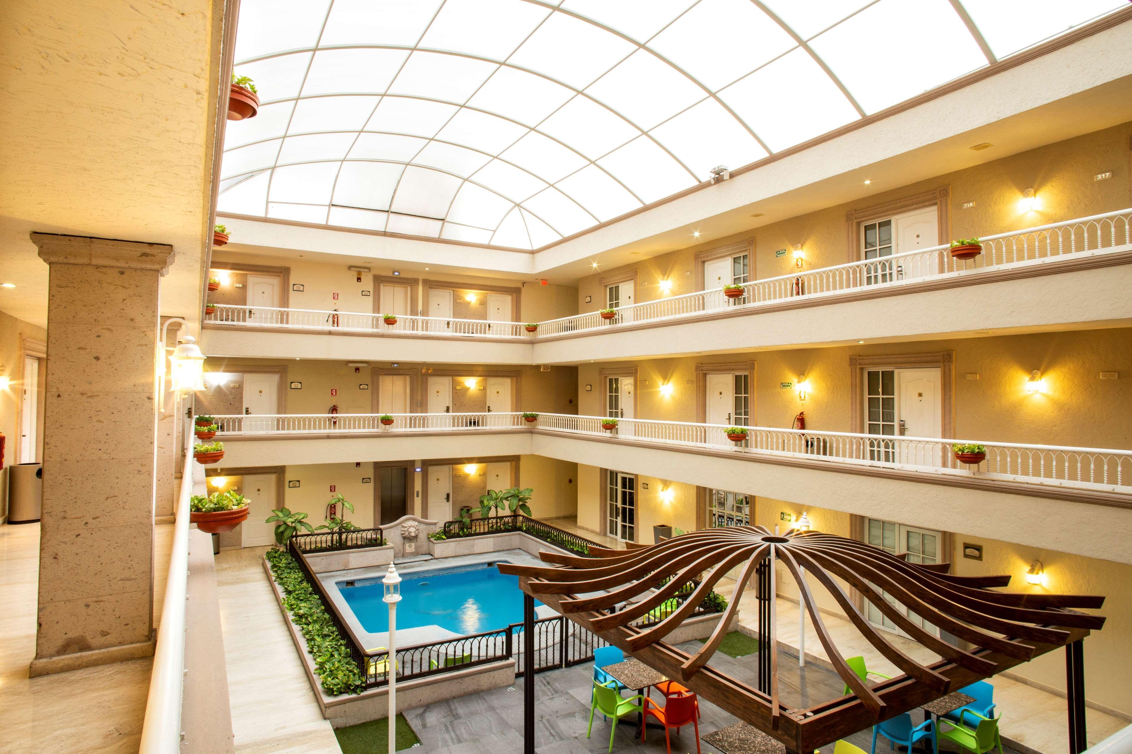 Best Western Plus Monterrey Colon Экстерьер фото