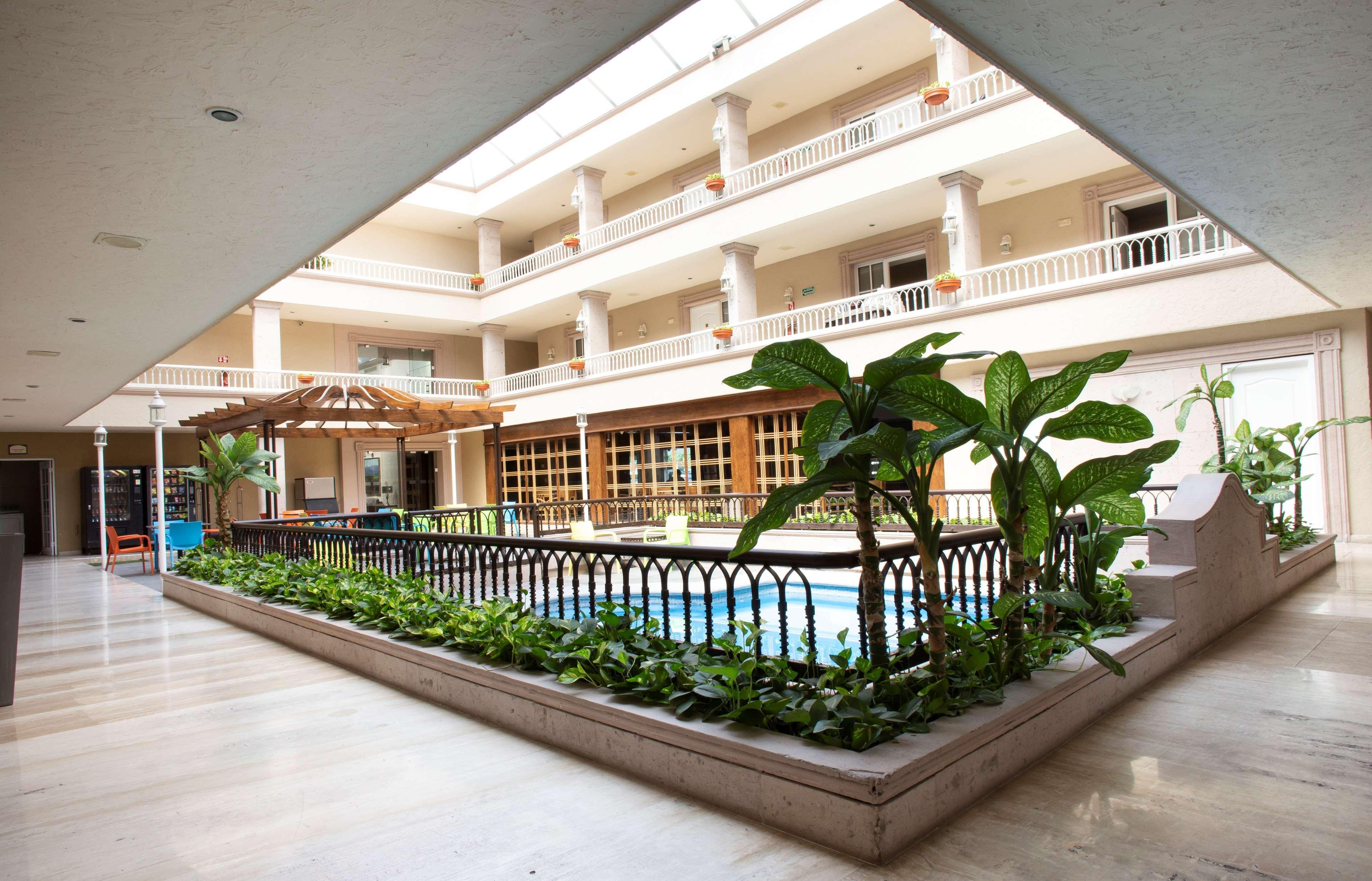 Best Western Plus Monterrey Colon Экстерьер фото